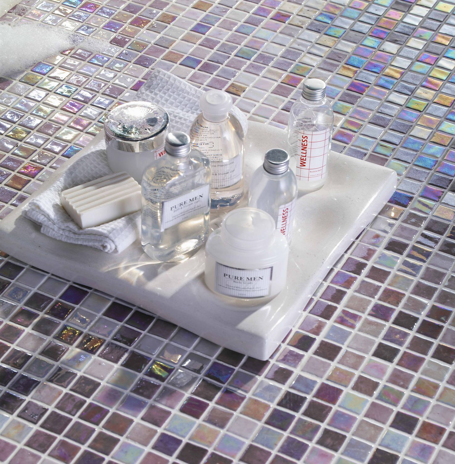 Mosaïque de salle de bain / murale / en verre / brillante design ...