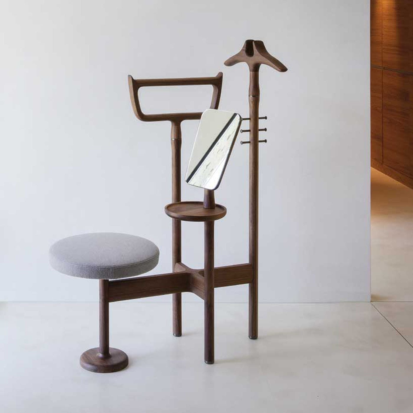 Valet de nuit sur pied / contemporain / en bois sam by c ...