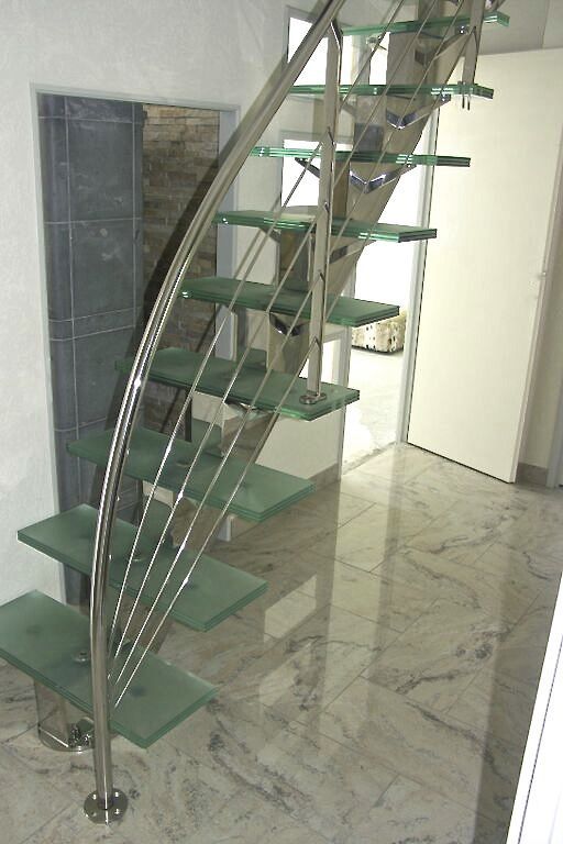 escalier droit metal verre