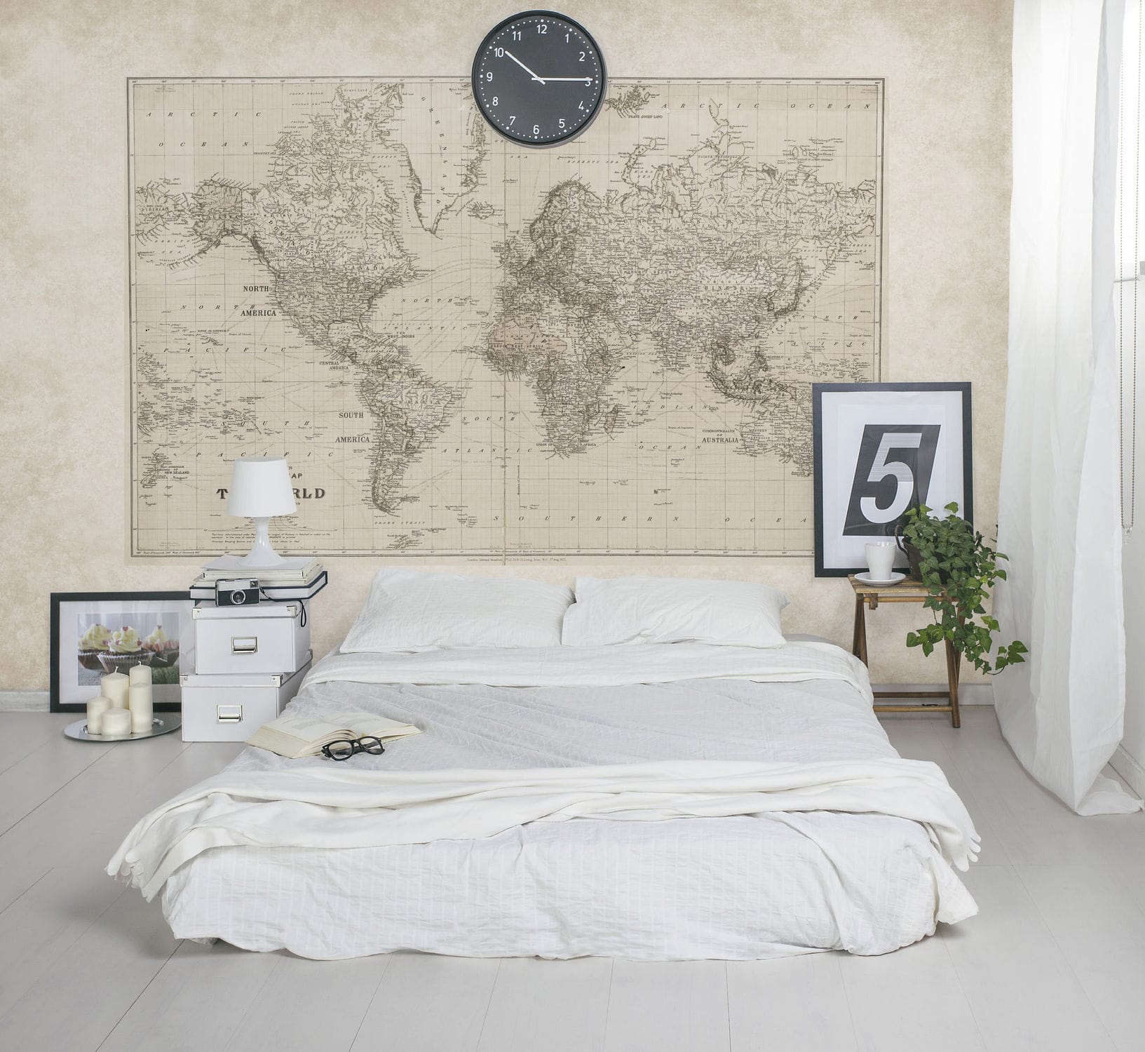 Papiers peints contemporains / vintage / en tissu / carte ...