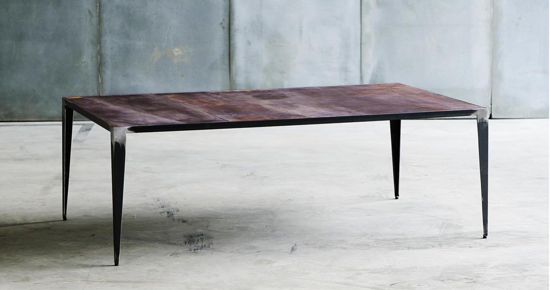 Table basse / de style industriel / en métal / en cuir animal ...
