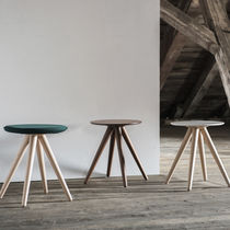 Table basse contemporaine / en bois / ronde