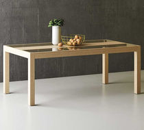 Table contemporaine / en chêne / en verre...