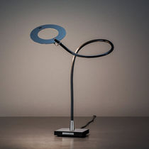 Lampe de table / contemporaine / en métal...