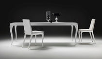 Table à manger contemporaine / en bois laqué...