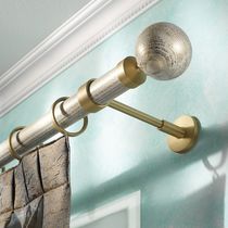 Tringle à rideaux en bois
