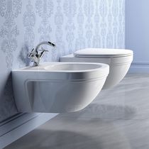 Bidet suspendu / en céramique