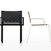 Chaise de jardin contemporaine / avec accoudoirs...