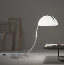 Lampe sur pied / design original / en métal...