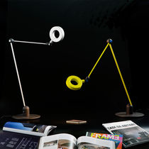 Lampe de table / design original / en métal...