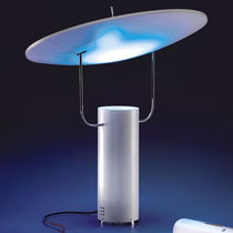 Lampe de table / design original / en aluminium