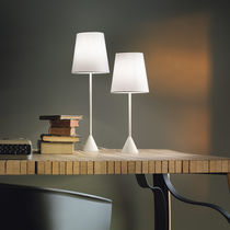 Lampe de table / contemporaine / en métal...