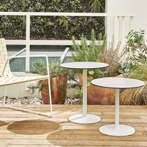 Table d'appoint contemporaine / en chêne...