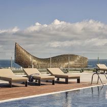 Bain de soleil contemporain