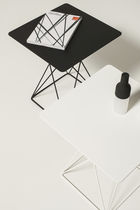 Table d'appoint contemporaine / en acier...