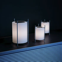 Lampe de table / contemporaine / en métal...