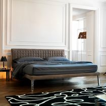 Lit double / contemporain / tapissé / avec...