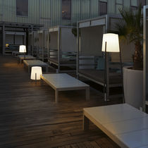 Lampe sur pied / contemporaine / en aluminium...