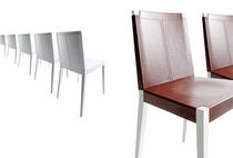 Chaise contemporaine / en bois massif /...