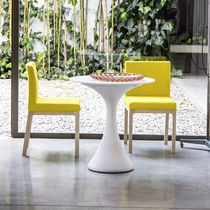 Chaise de restaurant contemporaine / tapissée...