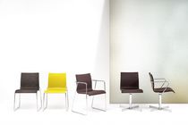 Chaise contemporaine / pivotante / empilable...