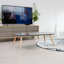 Table basse contemporaine / en bois / trapézoïdale