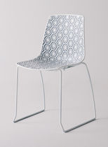 Chaise contemporaine / empilable / luge...