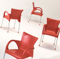 Chaise contemporaine / empilable / avec...