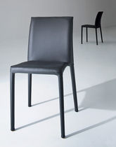 Chaise contemporaine / tapissée / en cuir...
