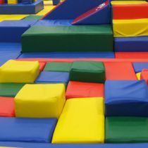 Module en mousse pour parcours de jeux