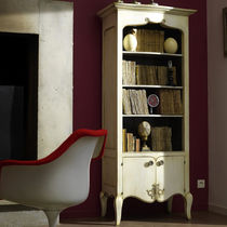 Bibliothèque de style Louis XV / en bois