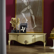 Buffet de style Louis XV / en bois