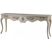 Console de style Louis XV / en bois laqué...