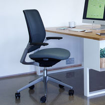 Chaise de bureau contemporaine / à roulettes...