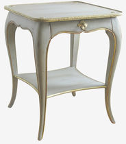 Table de chevet de style Louis XV / en bois...