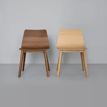 Chaise contemporaine / tapissée / en bois...