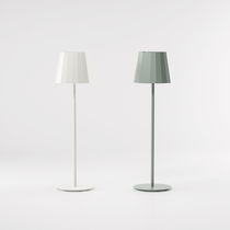 Lampe sur pied / contemporaine / en aluminium...