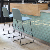 Chaise de bar contemporaine / tapissée /...