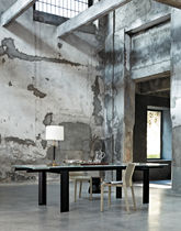 Table contemporaine / en bois / en verre...