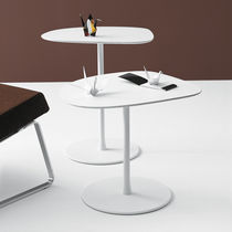 Table d'appoint contemporaine / en bois...