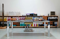 Table contemporaine / en bois / en verre...