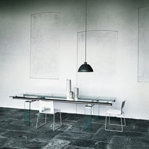 Chaise contemporaine / pivotante / empilable...