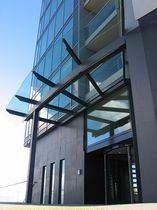 auvent d'entr&eacute;e en verre  Nautilus