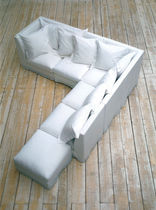 canap&eacute; contemporain modulable &agrave; usage professionnel par Andr&eacute;e Putman BATAILLE D'OREILLERS studio putman