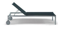 chaise longue de jardin contemporaine &agrave; roulettes FUSION Henry Hall Designs