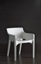 chaise contemporaine avec accoudoirs &agrave; usage professionnel par Vico Magistretti THE NEW GAUDI Heller