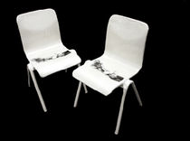 chaise de jardin contemporaine en plastique recycl&eacute; (produit et emballage recyclables) FLYTIP CHAIRS by Alexena Cayless Farm