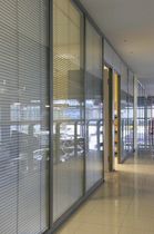 cloison amovible double vitrage avec stores int&eacute;gr&eacute;s UR-803 URMOBILE