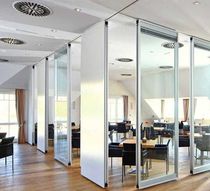 cloison mobile acoustique  Invotek Partitioning Systems