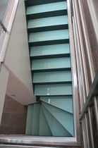 escalier quart tournant &agrave; limon lat&eacute;ral (structure m&eacute;tallique et marches en verre) CLASSICA Miroiterie RIGHETTI